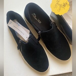 New AQUA COLLEGE Waterproof Black Suede Women’s Shoe 8.5 NEW